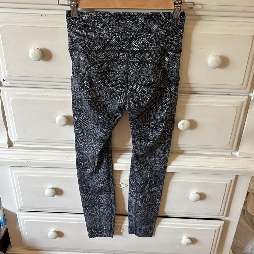 Lululemon matching set - Picture 8 of 15